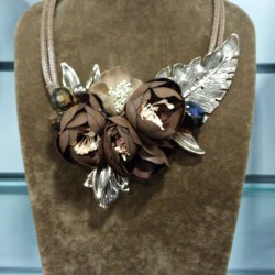 COLLAR FLORES